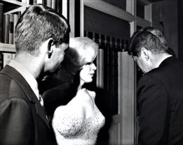 marilyn-monroe-in-swarovski-beaded-dress1962-by-cecil-w-stoughton