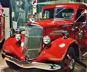 1938 REO Speed Wagon, RE Olds Museum, Photo by cjverb (2017)-2