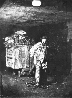 Paris Catacombs, Photo by Félix Nadar (1861).jpg