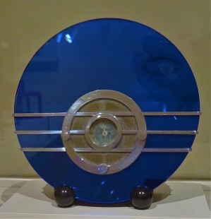 Bluebird Radio (1935), Milwaukee Art Museum, Photo by cjverb (2017)