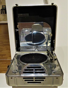 RCA Victor Special Phonograph (c1935), Milwaukee Art Museum, Photo by cjverb (2017)