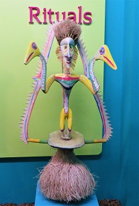 New Britain Headdress, Milwaukee Public Museum, Photo by cjverb (2017)