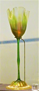 Tulip-Shaped Vase by L.C. Tiffany, UMMA, Photo by cjverb (2018)-300px