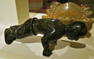 Kuncklehop (2006) by Lucassie Mikigak, Dennos Museum Center, Photo by cjverb (2018)-300px