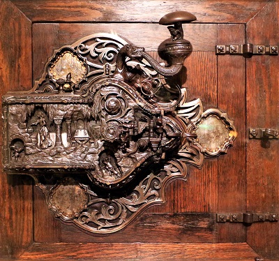 Iron Lock (1911) by Frank Koralewsky, Art Institute of Chicago, Photo by Sailko, Wikimedia Commons