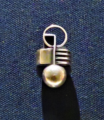 Sterling Silver Ring (1940) by Margaret de Patta, Milwaukee Art Museum, Photo by cjverb (2017)