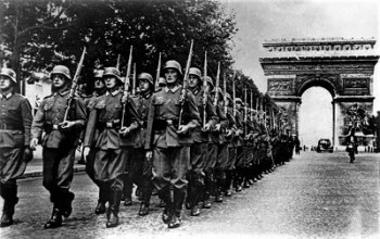 Nazis Invade Paris (1940) Deutsches Bundesarchiv, Wikimedia Commons