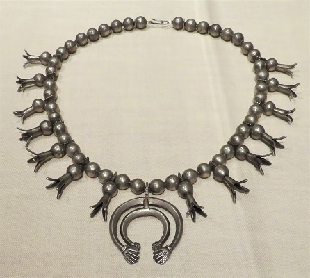 Silver Navajo (Diné) Squash-Blossom Necklace (c1915) Art Institute of Chicago, Photo by cjverb (2019)-400px